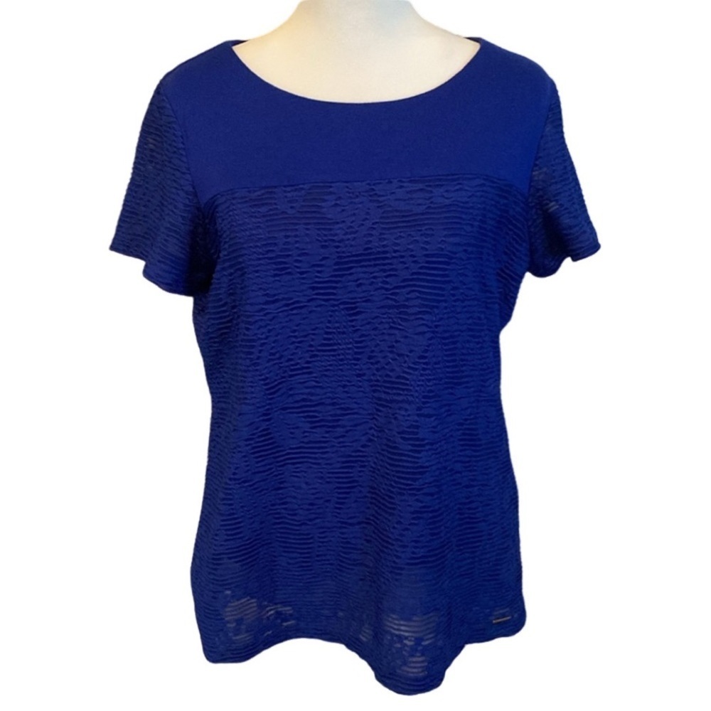 Calvin Klein lined short-sleeve shirt. Size M. Beautiful Royal blue color.